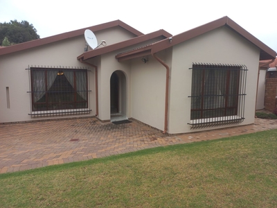 5 Bedroom House To Let in Garsfontein