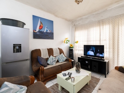 2 Bedroom Apartment Sold in Rome