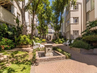 Apartment For Sale In Gardens, Cape Town