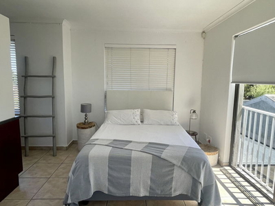 Sunny and Secure Studio Apartment available in Flamingo Vlei.