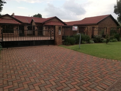 5 Bedroom House Sold in Kanonkop