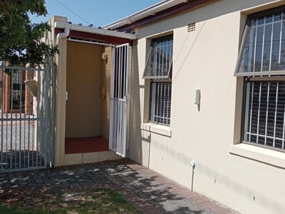 2 Bedroom house for sale in Rondebosch East, Cape Town