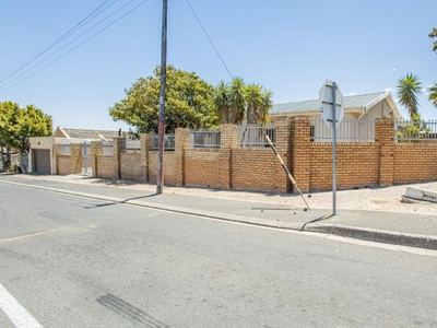 3 Bedroom house for sale in Ravensmead, Parow