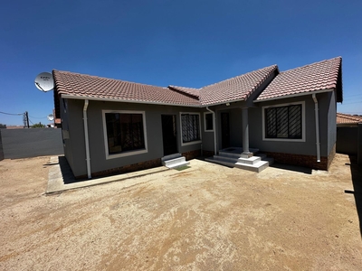 5 Bedroom House For Sale in Cosmo City