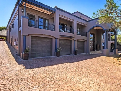 5 Bedroom house for sale in Oude Westhof, Bellville