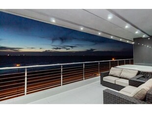 BEACHFRONT PENTHOUSE with Seperate Flatlet - Uninterrupted views of Table Mountain and Robben Island