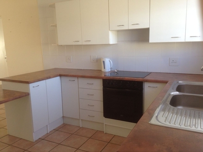 2 Bedroom Townhouse To Let in Summerstrand