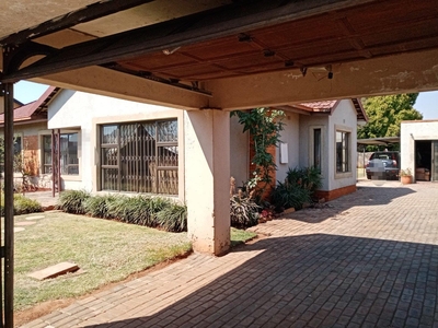 3 Bedroom House for sale in Leondale