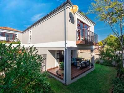 3 Bedroom Townhouse To Let in Sunninghill