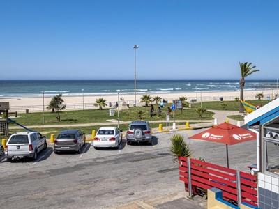 Apartment for sale with 3 bedrooms, Jeffreys Bay Central, Jeffreys Bay