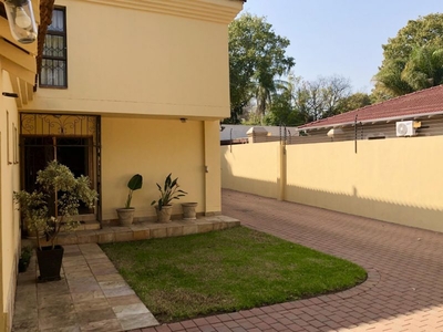 House for sale with 4 bedrooms, Nieuw Muckleneuk, Pretoria