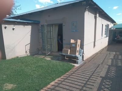 3 Bedroom House to Rent in Roodepoort North - Property to re