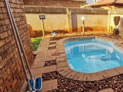 2-Bedroom 2-Bathroom House In Complex With Pool - Theresapark