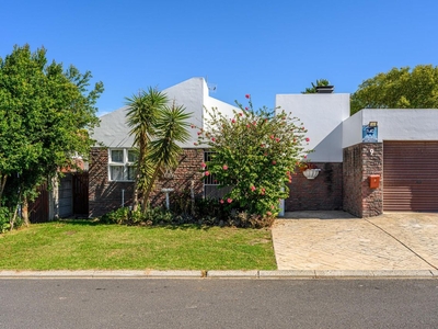 3 Bedroom Townhouse Sold in Vredekloof Heights