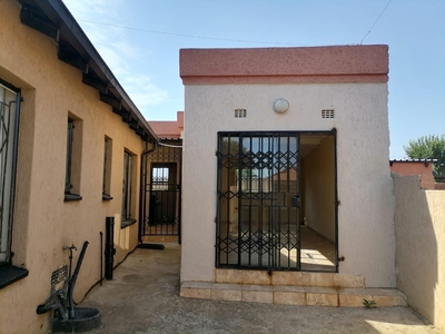 Bachelor's Cottage with a separate bathroom is available for Rental in Dobsonville Ext 3