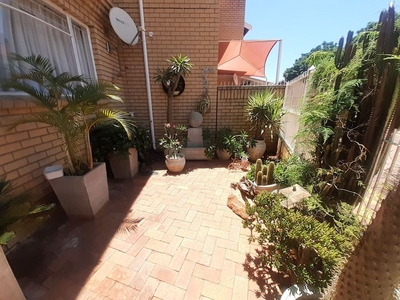 Beautiful 3 Bedroom Townhouse For Sale!!!