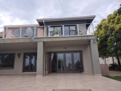 Double Storey 4 Bedroom Housewith Scenic Views in Dawnview