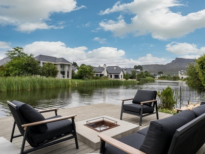 Property for sale with 4 bedrooms, Pearl Valley at Val de Vie, Paarl