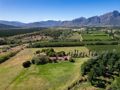 Small Holding for sale with 3 bedrooms, Franschhoek, Franschhoek
