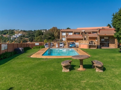 2 Bedroom Apartment Sold in Kloofendal