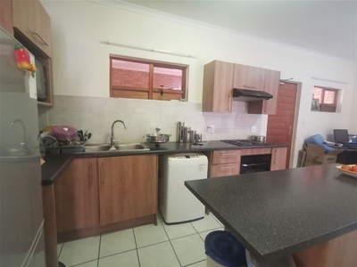 2 Bedroom Apartment Rented in Olivedale