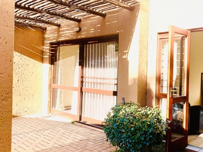 2 Bedroom townhouse - sectional for sale in Lonehill, Sandton