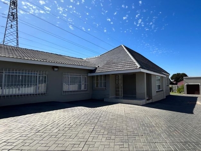 4 Bedroom house for sale in Mondeor, Johannesburg