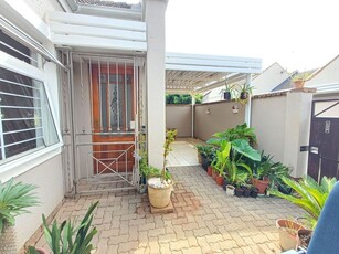 2 Bedroom townhouse-villa in Willow Park Manor For Sale