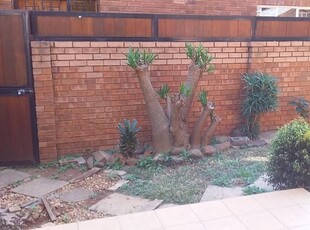 3 Bedroom duplex apartment rented in Garsfontein, Pretoria