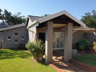3 Bedroom Freehold For Sale in Garsfontein