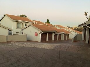 3 Bedroom Simplex For Sale in Moreleta Park