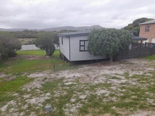 HOUSE FOR SALE IN PEARLY BEACH, OVERBERG REGION.