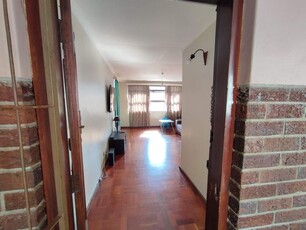 Large 1 Bedroom Apartment For Sale in Wynberg