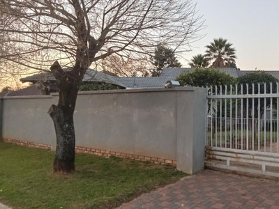 2 Bedroom house to rent in Crystal Park, Benoni