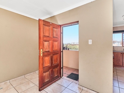 2 Bedroom Sectional Title For Sale in Linden