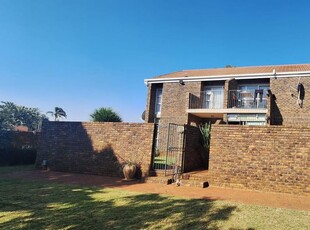 3 Bedroom Duplex For Sale in Birchleigh North