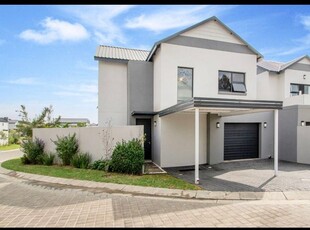 3 Bedroom Freehold For Sale in Broadacres