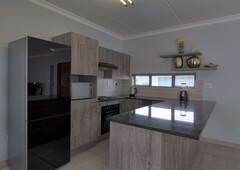 3 bedroom house for sale in Thatchfield