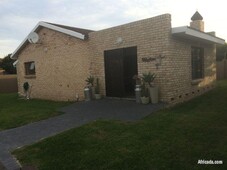 stunning 3 bed townhouse in summerstrand
