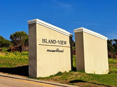 2 Bedroom Flat For Sale in Island View