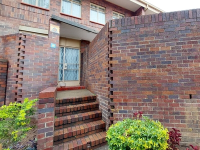 4 Bedroom Duplex For Sale in Newcastle Central