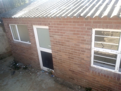 1 Bedroom House Rented in Grahamstown Central