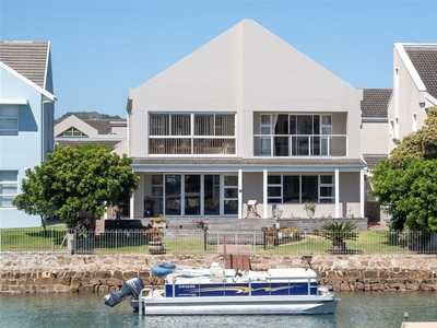 5 Bedroom House For Sale in Royal Alfred Marina