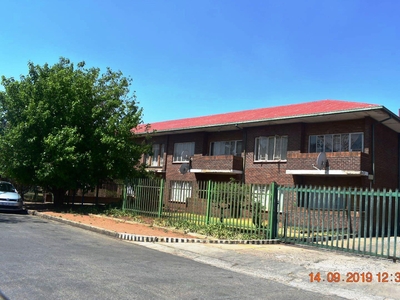 Apartment / Flat For Sale in Driehoek, Germiston