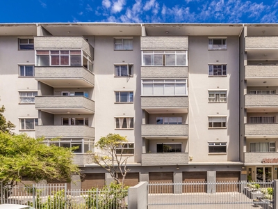 Apartment / Flat For Sale in Sea Point, Cape Town