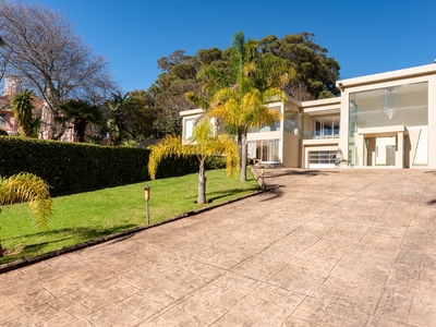 House For Sale in Bishopscourt