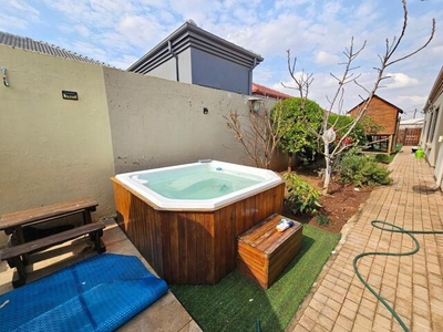 House For Sale In Erasmia, Centurion