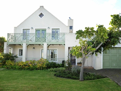 House For Sale in Heuningkloof