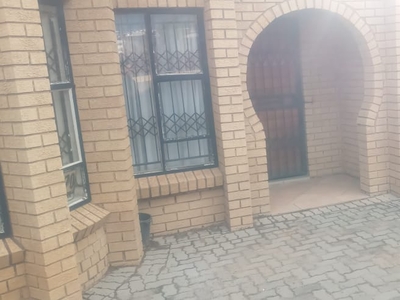 House For Sale in Ivory Park