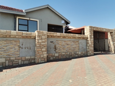 House For Sale in Klipfontein View